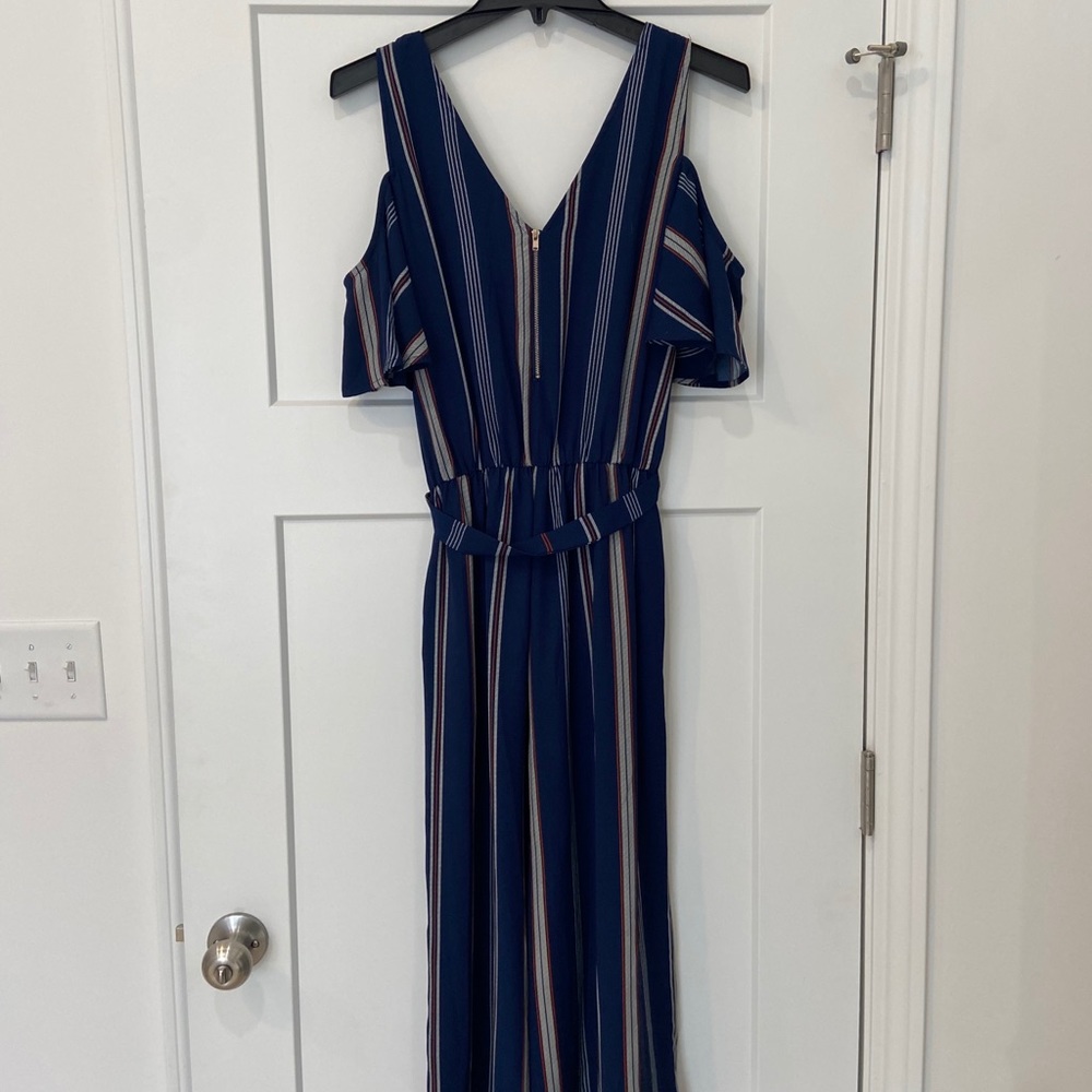 V neck romper, size M